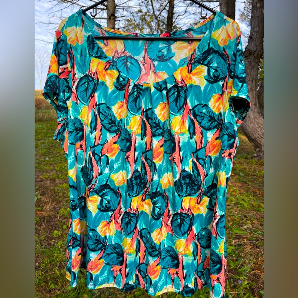 Woman’s Worthington Multicolored Short Sleeved Dress Shirt